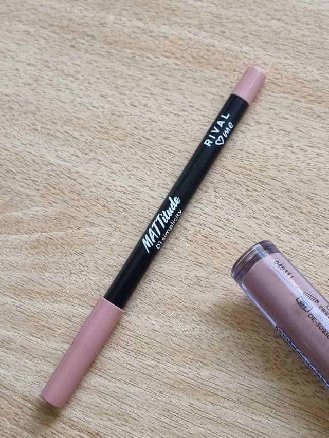 Rival loves me Mattitude Lip Kit 01 Simplicity review photo by glowandsunshine