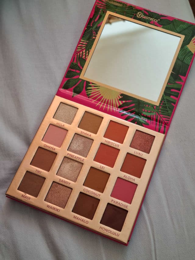 BH Cosmetics Hangin' in Hawaii Eyeshadow Palette review photo by glowandsunshine