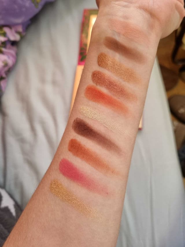 BH Cosmetics Hangin' in Hawaii Eyeshadow Palette review photo by glowandsunshine