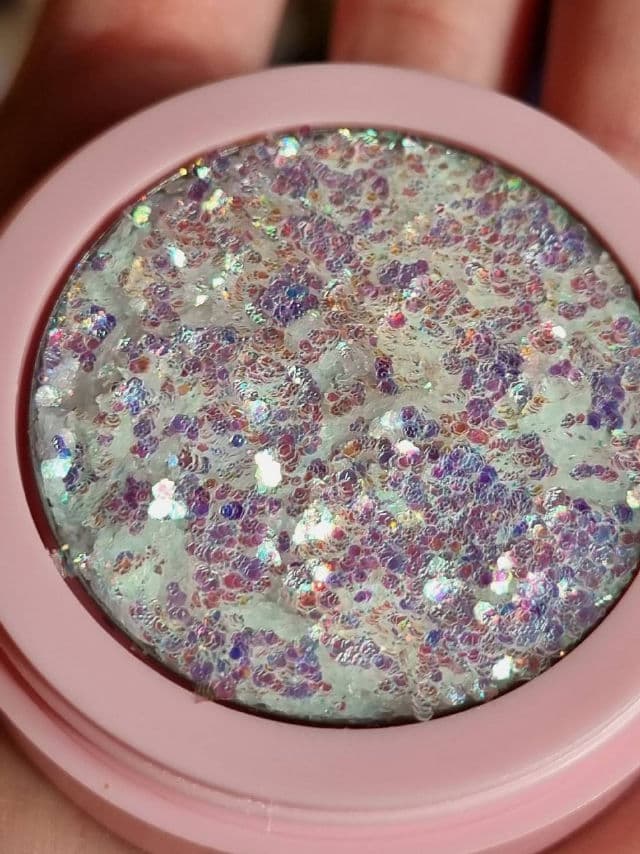 Rival loves me Cherry Bloom Crystal Eyeshadow Topper review photo by glowandsunshine