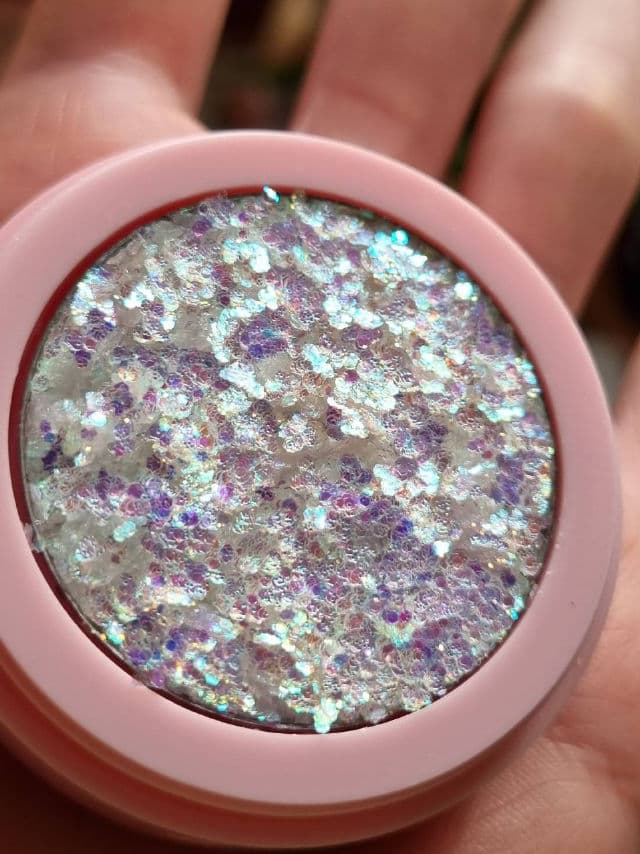 Rival loves me Cherry Bloom Crystal Eyeshadow Topper review photo by glowandsunshine