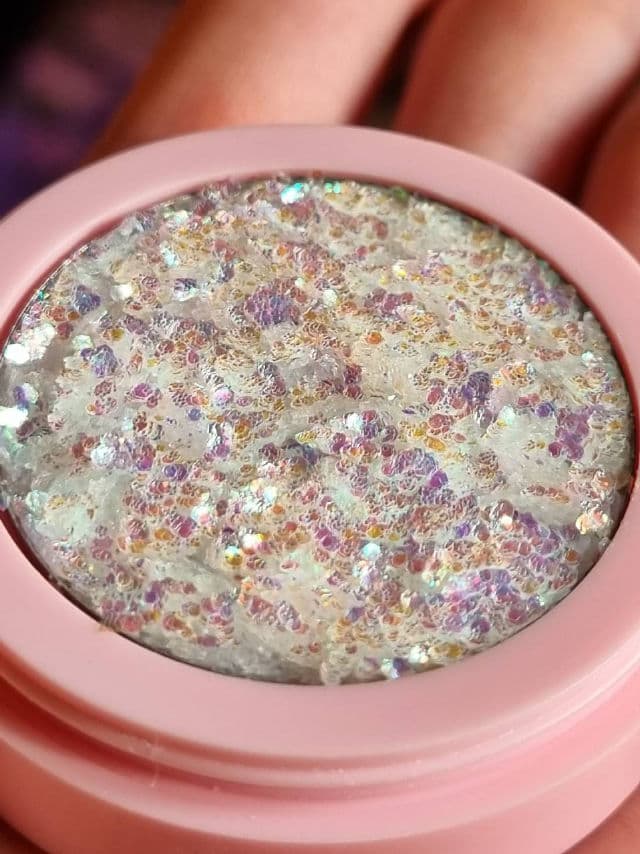 Rival loves me Cherry Bloom Crystal Eyeshadow Topper review photo by glowandsunshine