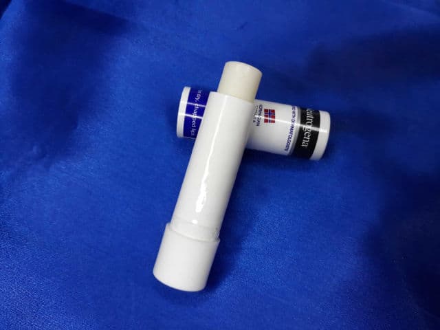 Neutrogena Norwegian Formula Lip Care SPF 20 review photo by Hinarushi