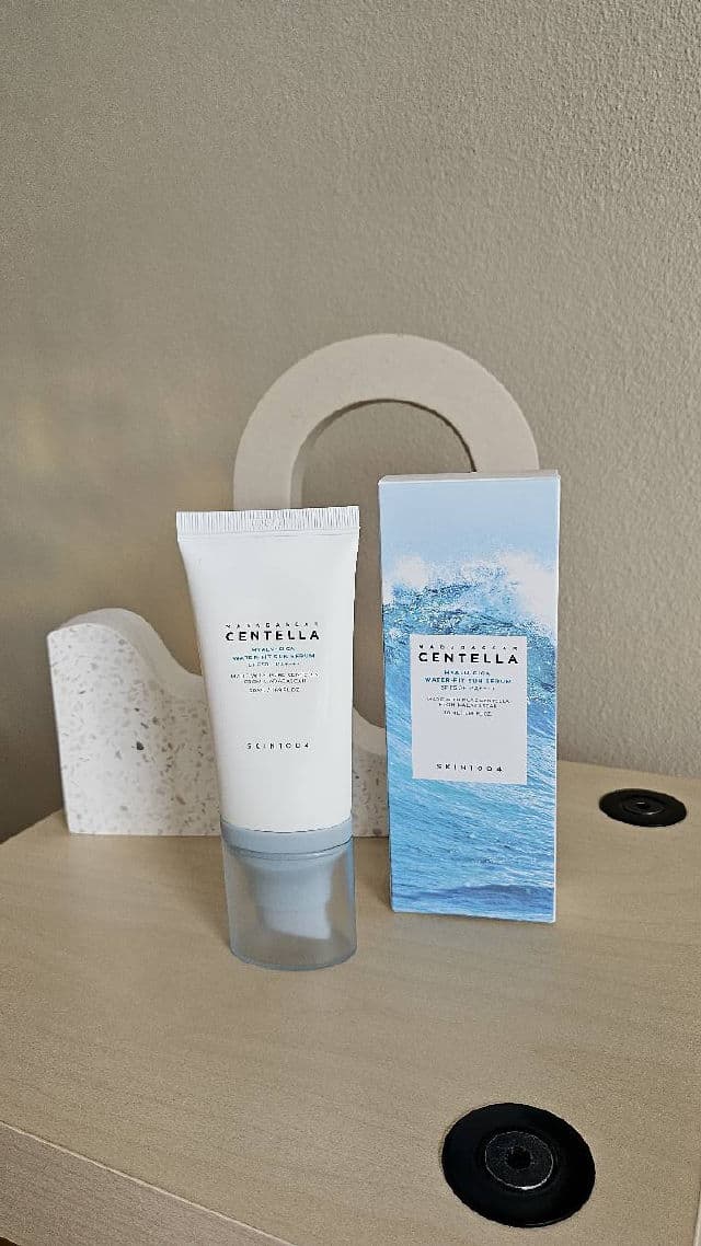 SKIN1004 Madagascar Centella Hyalu-Cica Water-Fit Sun Serum SPF50+ PA++++ review photo by PinkPeach