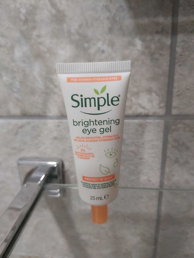 Simple Protect 'n' Glow Brightening Eye Gel review photo by Skeletonflower