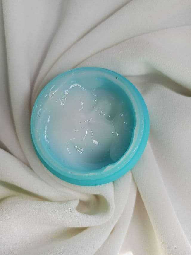 white story Vitamin B5 Hyaluronate Ceramide Skin Barrier Moisturizer Gel review photo by Alfayu