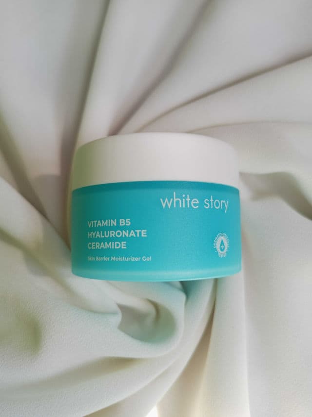 white story Vitamin B5 Hyaluronate Ceramide Skin Barrier Moisturizer Gel review photo by Alfayu