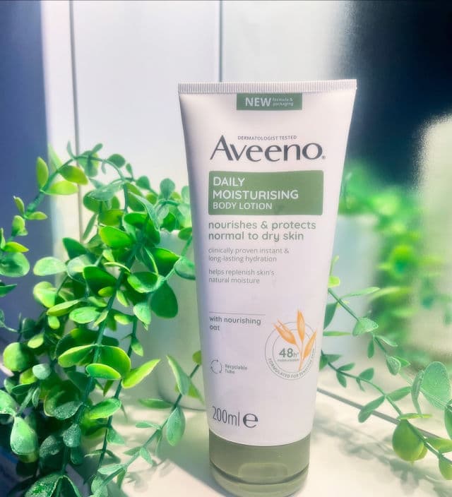 Aveeno Sheer Hydration Daily Moisturizing Lotion review photo by BellaBooBeauty