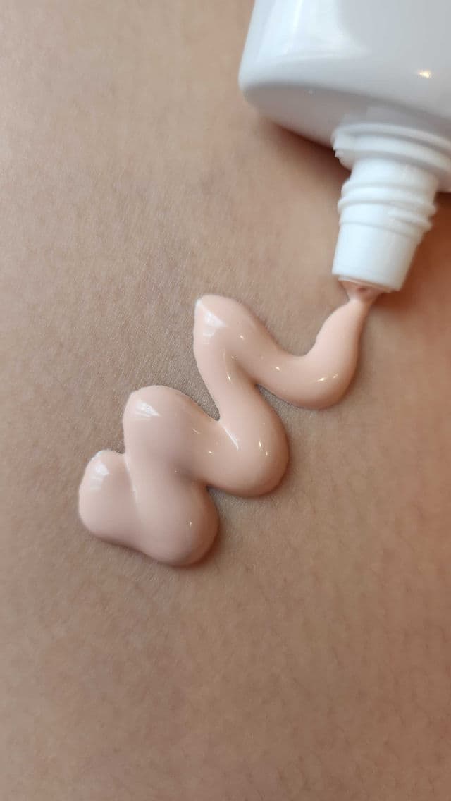 D' Alba Piedmont UV Essence Waterfull UV Essence Tone-Up Sun Cream SPF50+ PA++++ review photo by serene1126