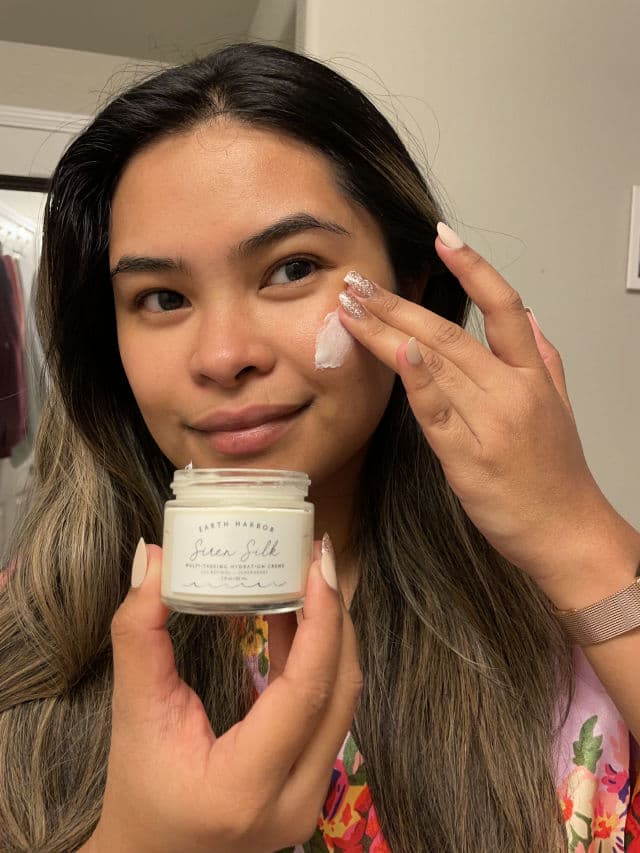 Earth Harbor Naturals Siren Silk Multi-Tasking Hydration Creme review photo by VeronicaReviews