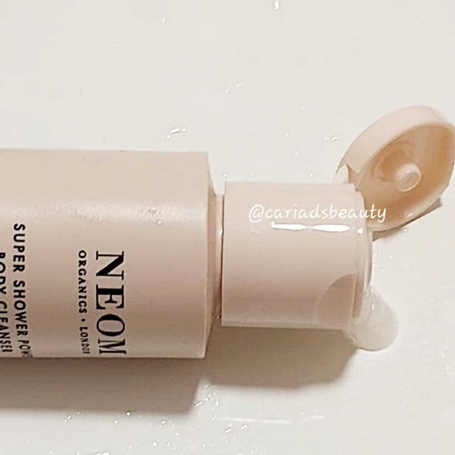 Neom Organics Super Shower Power Body Cleanser review photo by cariadsbeauty