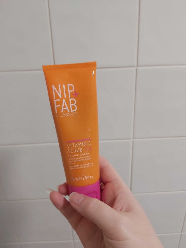 Nip + Fab Illuminate Vitamin C Scrub  review photo by cariadsbeauty