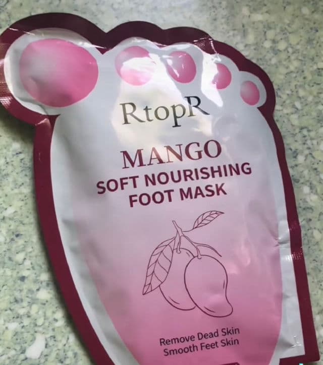 RtopR Mango Soft Moisturizing Foot Mask review photo by Yssaaa