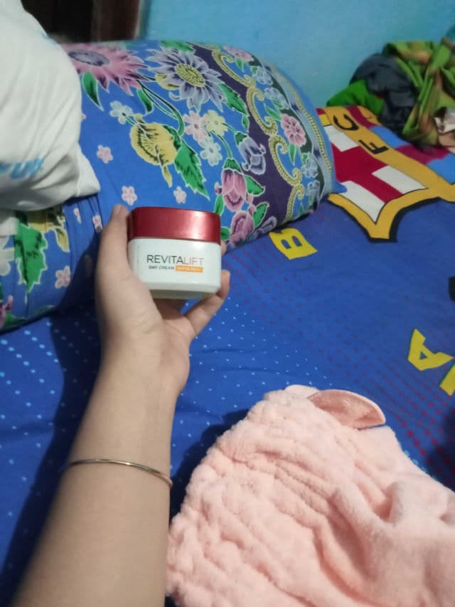 L'Oreal Paris Revitalift Day Cream SPF35 PA++ review photo by lalaaaavi