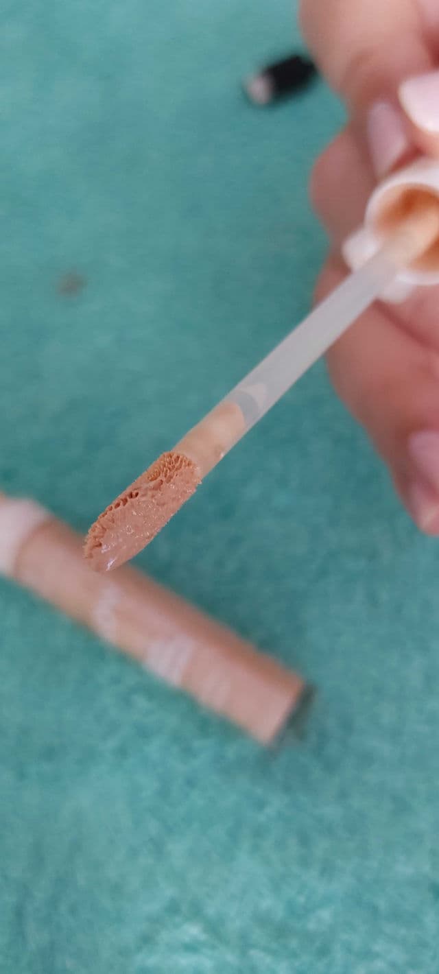 Essence Glow Glow Go! Instant Highlighter review photo by xokera81