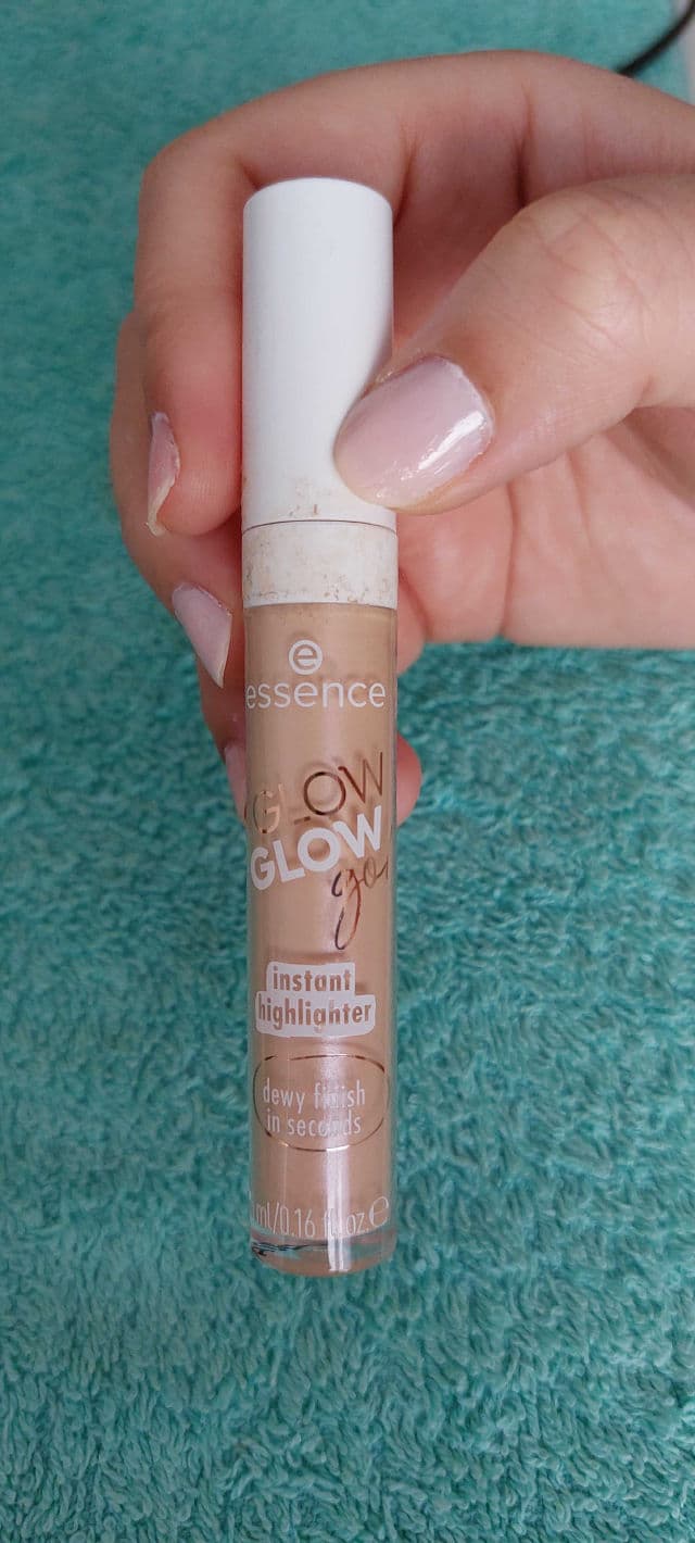 Essence Glow Glow Go! Instant Highlighter review photo by xokera81