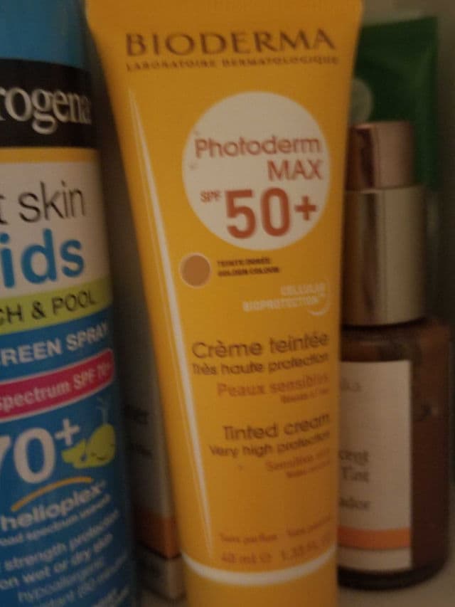 Bioderma Photoderm MAX Aquafluide SPF 50+ review photo by stinkyfrog8)