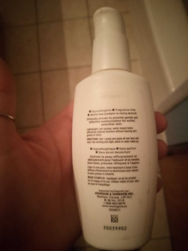 Neutrogena Oil-Free Moisture Sensitive Skin Ultra-Gentle Facial Moisturizer review photo by kristyannd36