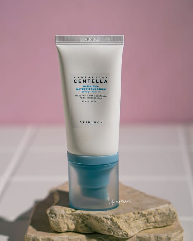 SKIN1004 Madagascar Centella Hyalu-Cica Water-Fit Sun Serum SPF50+ PA++++ review photo by tikhamulyana