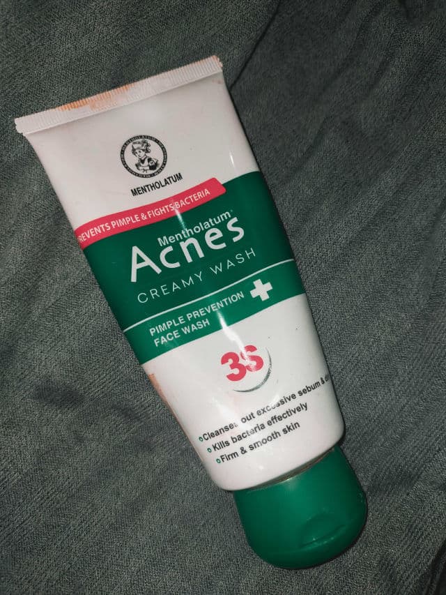 Mentholatum Acnes Creamy Face Wash review photo by Scarrr