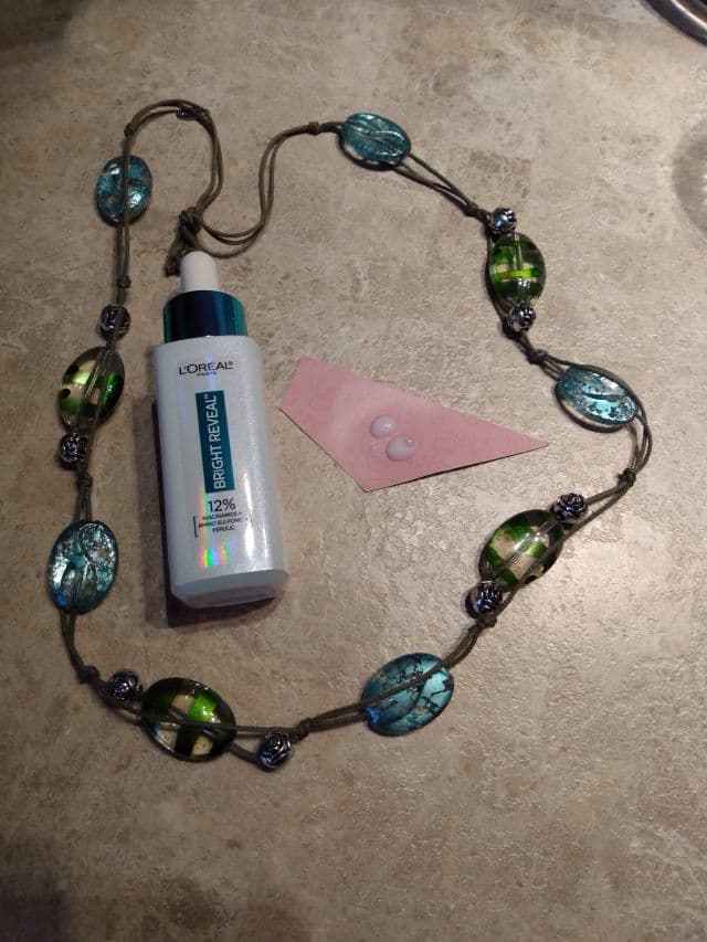 L'Oreal Paris Bright Reveal 12% Niacinamide + Amino Sulfonic + Ferulic Dark Serum review photo by Caro9