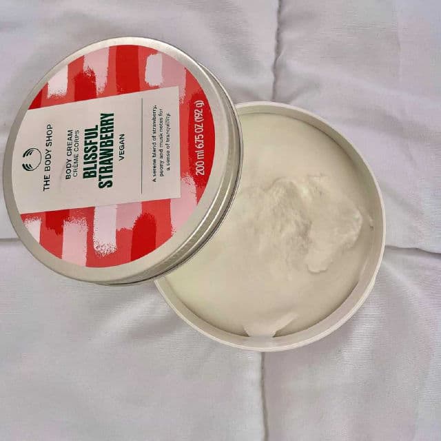 The Body Shop Blissful Strawberry Body Cream review photo by kawlakmn