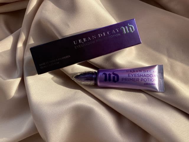 Urban Decay Eyeshadow Primer Potion - Original review photo by Jasminmmundo