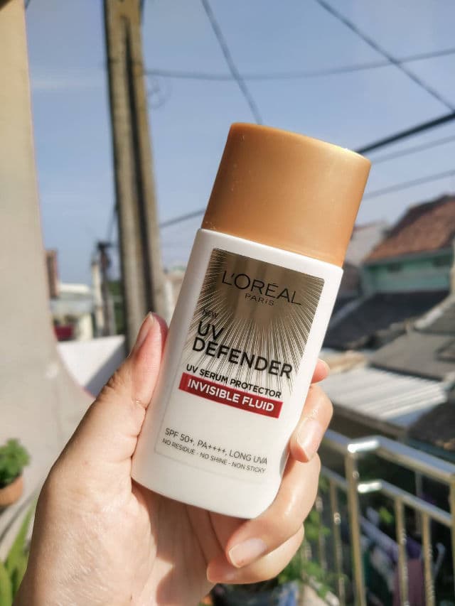 L'Oreal Paris UV Defender Invisible Fluid Sunscreen SPF50+ PA++++ review photo by Rizkya