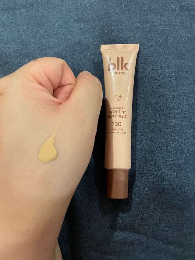 BLK Cosmetics Illuminating Skin Tint Sun Shield SPF 30 review photo by Monicaaaaa