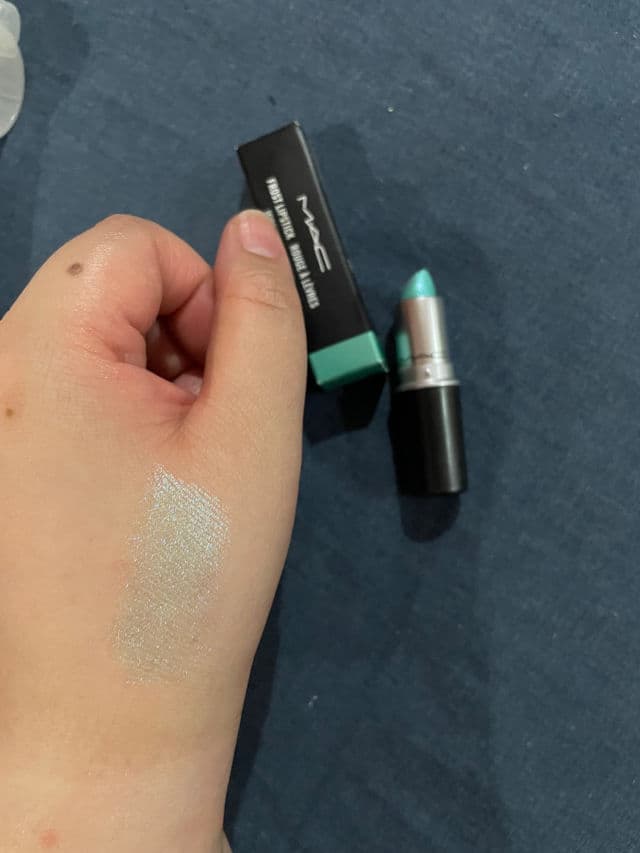 MAC Frost Lipstick review photo by Monicaaaaa