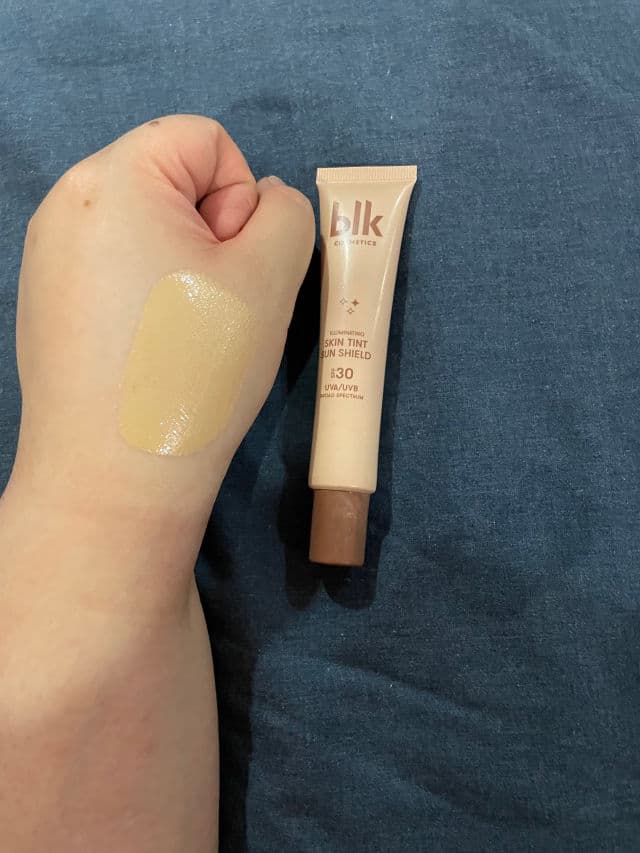BLK Cosmetics Illuminating Skin Tint Sun Shield SPF 30 review photo by Monicaaaaa