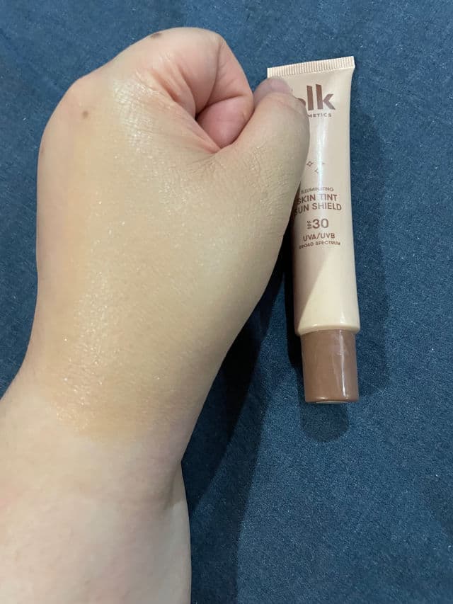 BLK Cosmetics Illuminating Skin Tint Sun Shield SPF 30 review photo by Monicaaaaa