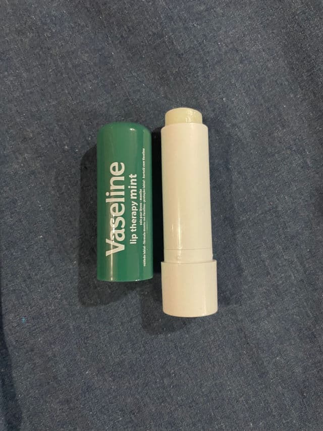 Vaseline Lip Therapy Mint review photo by Monicaaaaa