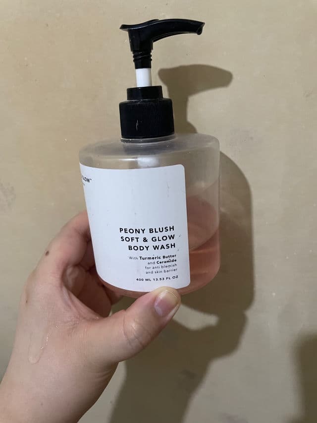 Grace and Glow Peony Blush Soft & Glow Solution Body Wash review photo by Monicaaaaa