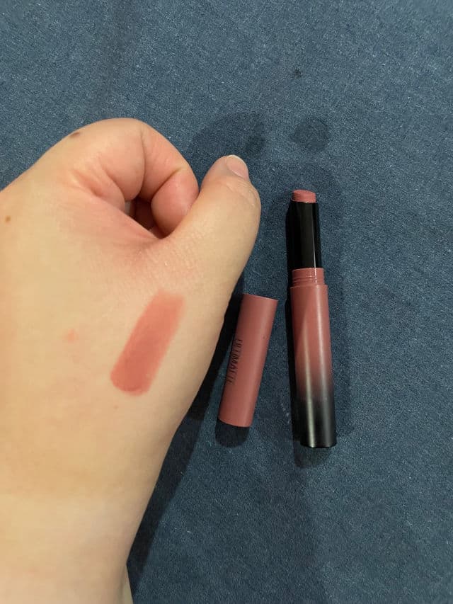 Maybelline Color Sensational Ultimatte Slim Lipstick review photo by Monicaaaaa