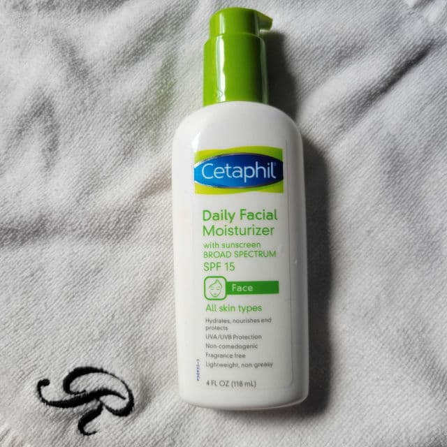 Cetaphil Daily Facial Moisturizer SPF 15 review photo by tjguida