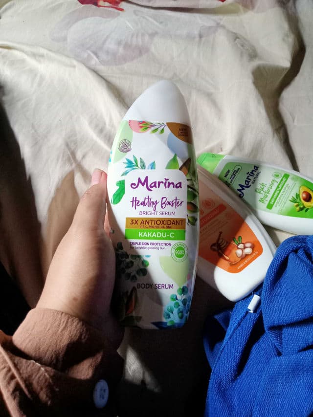 Marina Expert White & Glow Bright Booster Moisturizing Gel for Face & Body review photo by KikiWulan