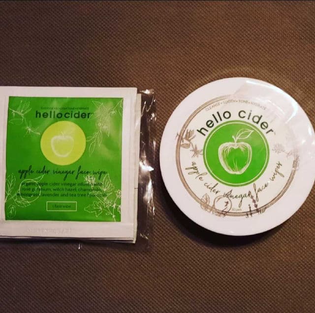 HelloCider Apple Cider Vinegar Acne Treatment Face Wipe review photo by Steph315