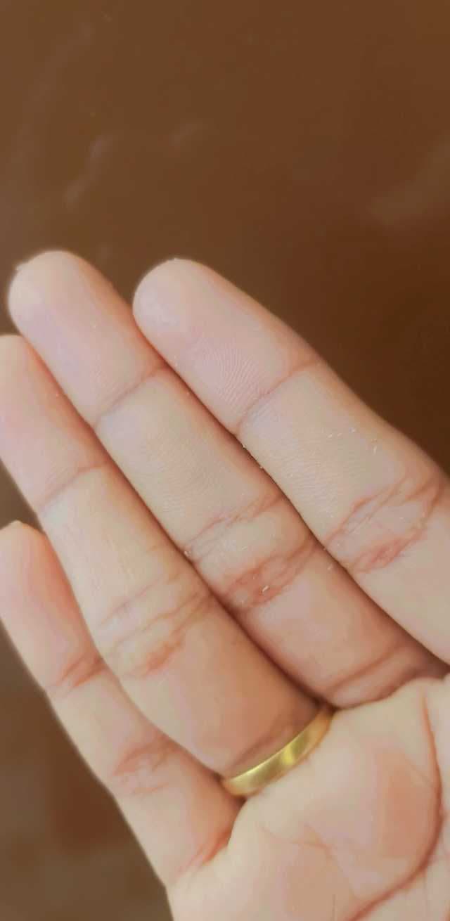 Re'equil Oxybenzone & OMC Free Sunscreen SPF 50 review photo by demiskincare