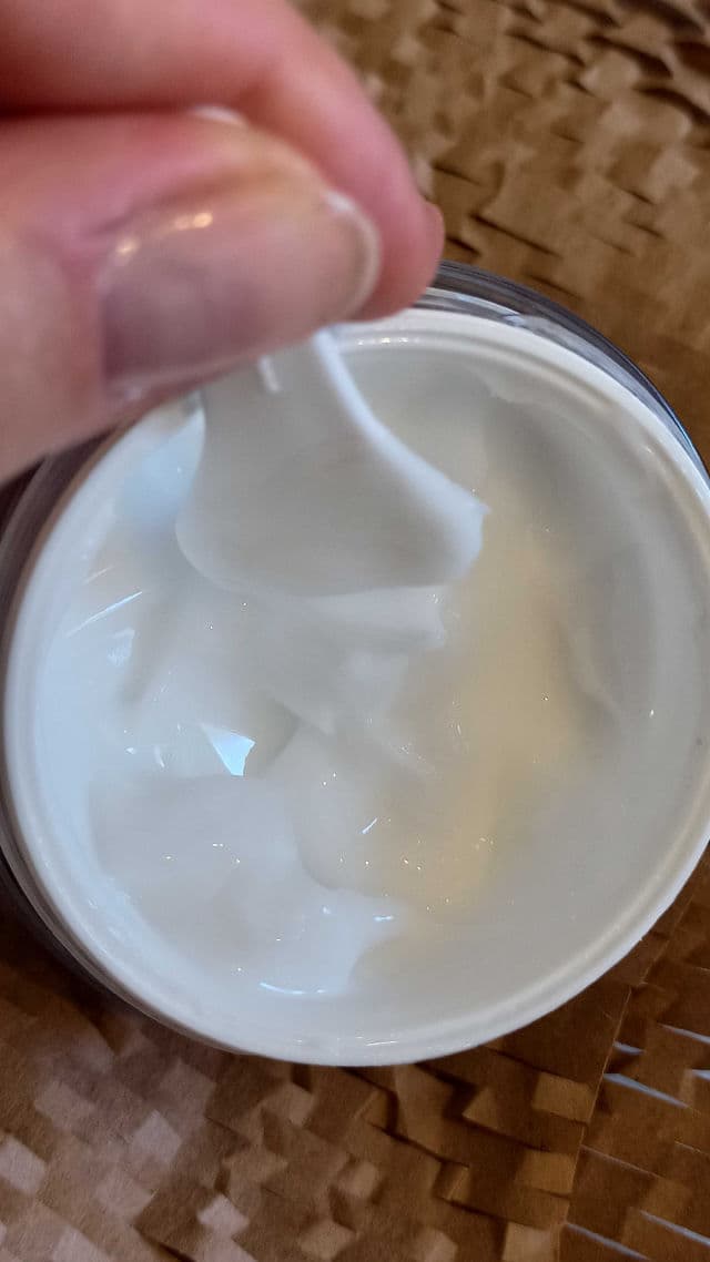 Olay Luminous Niacinamide + Vitamin C Moisturiser review photo by Luanamoreno