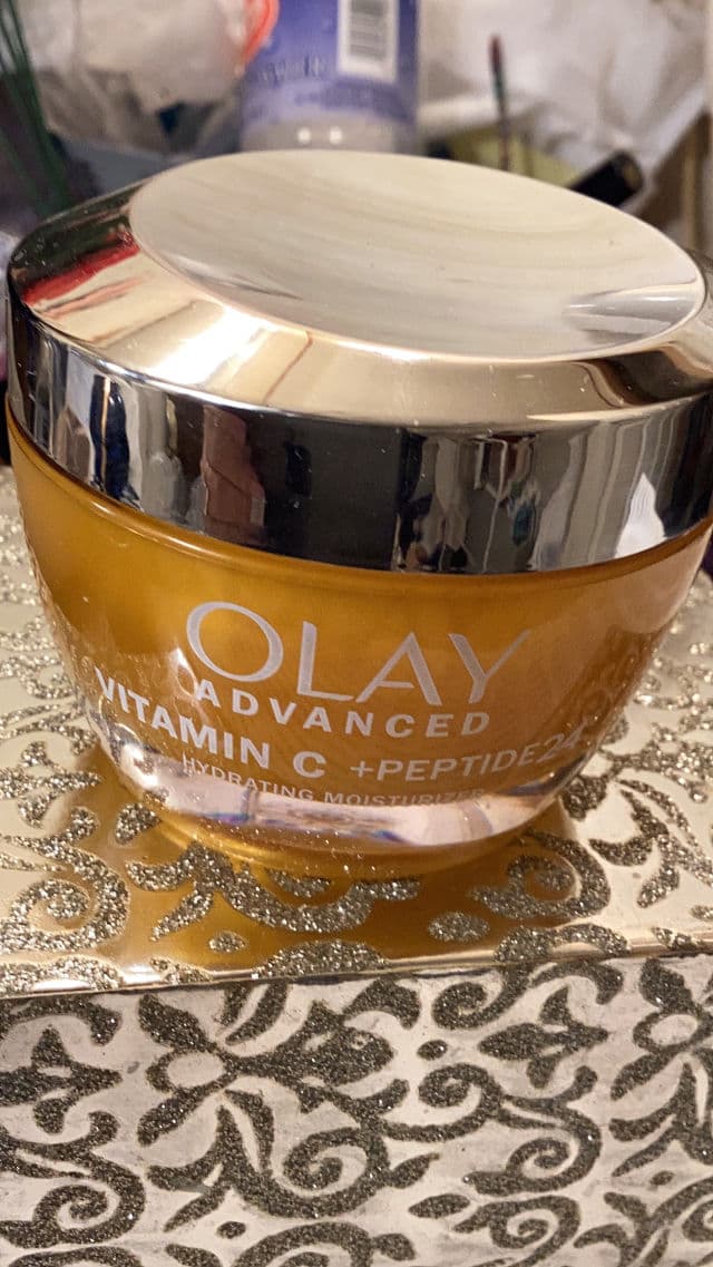 Olay Regenerist Vitamin C + Peptide 24 Face Moisturizer review photo by Mana0270Influencer