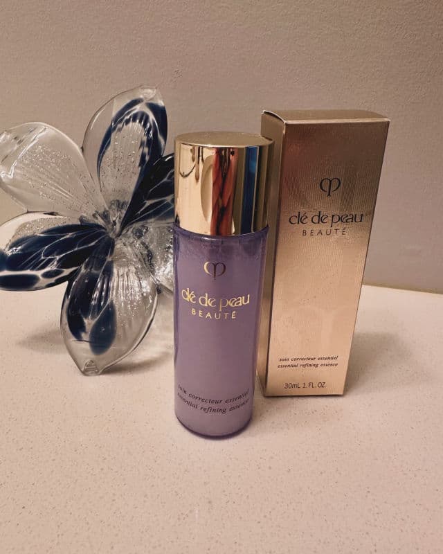 Clé de Peau Beauté Essential Refining Essence review photo by rawreviewsca