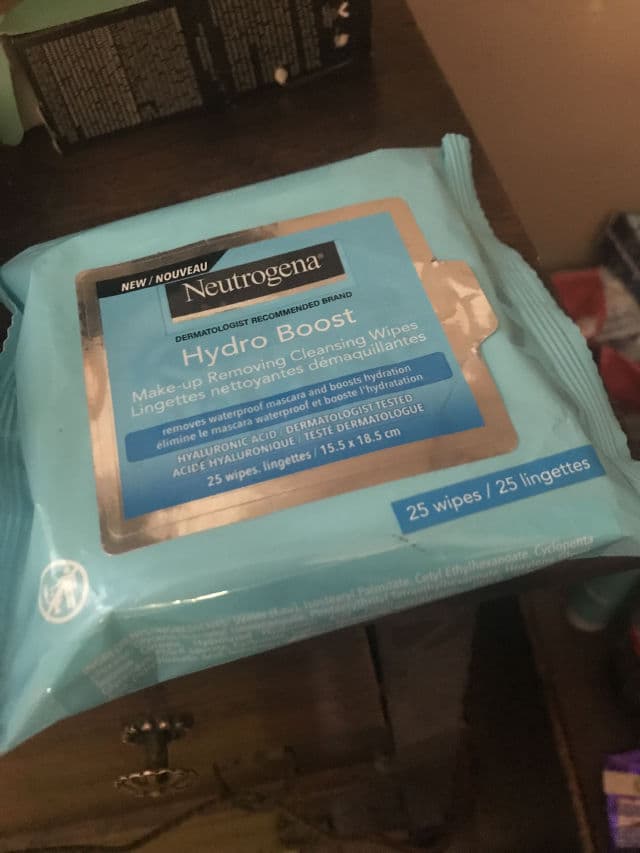 Neutrogena Hydro Boost Facial Cleansing Wipes with Hyaluronic Acid review photo by Moonserpent