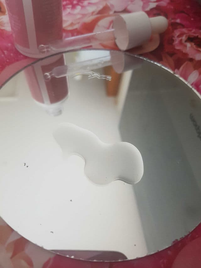 Epanouie Luxe Skincare Hyaluronic Hydrating Serum review photo by Cherryreveiws