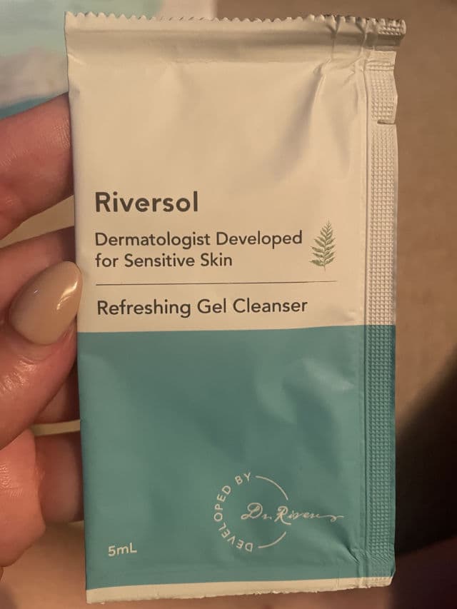 Riversol Refreshing Gel Cleanser review photo by Thursday