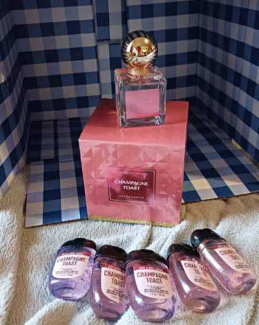 Bath & Body Works Mad About You Shower Gel review photo by bOogeesixohsix