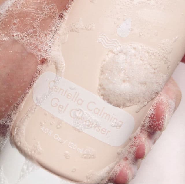 Barr Cosmetics Centella Calming Gel Cleanser review photo by greasyandglowing