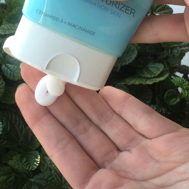 La Roche-Posay Toleriane Double Repair Matte Face Moisturizer for Oily Skin review photo by LilacLuna