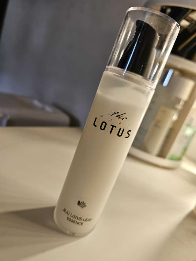 The Pure Lotus Jeju Lotus Leaf Essence Lotion review photo by Joyvie