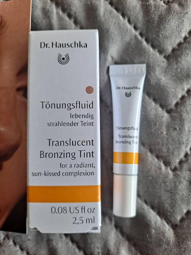 Dr. Hauschka Translucent Bronzing Tint review photo by CHASEJLONDON